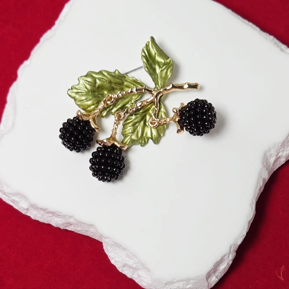 Gold Blackberry Brooch Black Beaded Fruit Cluster Botanical Berry Sweater Pin